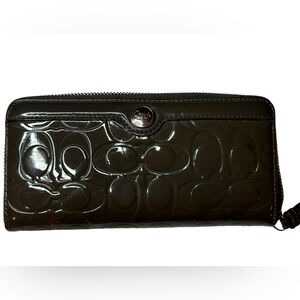 Coach Zip Around Wallet Wristlet. Embossed Glossy Patent green